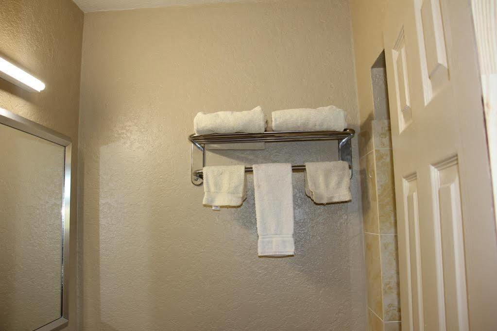 Prince Of Wales Motel 莱克威尔士 外观 照片